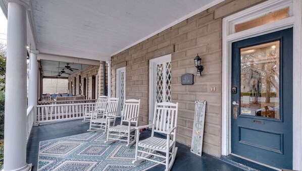 Terrace/patio - Comfortable Escape in Historic Downtown Savannah (Savannah)