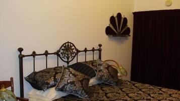 1 quarto, Wi-Fi de cortesia, roupa de cama