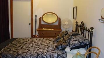 1 quarto, Wi-Fi de cortesia, roupa de cama