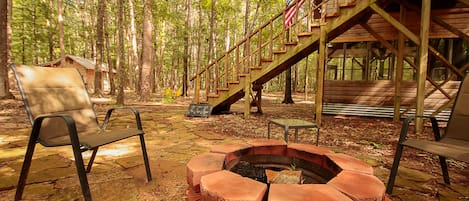 The Tree House Cabin | Premium bedding, individually decorated, individually furnished