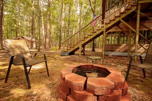 The Tree House Cabin | Individually decorated, individually furnished, laptop workspace - Cora's Cabins (Tyler)