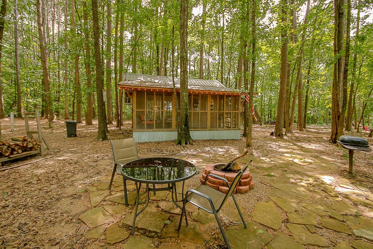 Cabin, 1 Bedroom, Non Smoking | Dihias secara berasingan, dilengkapkan perabot secara berasingan