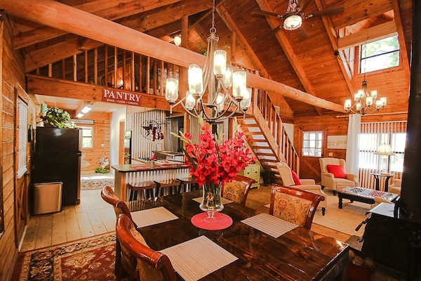 Cora's Main Log Cabin | Dining room