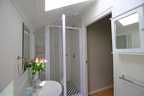 Bathtub, hair dryer, towels, toilet paper - Nature Lover's Paradise! 100m to the Beach! Swimming Pool. (Keurboomstrand)