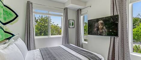 2 habitaciones y espacio para trabajar con laptop