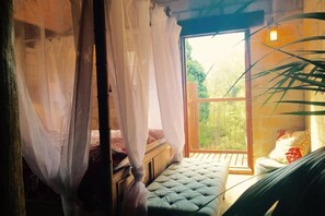 5 bedrooms, in-room safe, desk, iron/ironing board