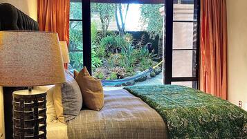 5 bedrooms, in-room safe, desk, iron/ironing board