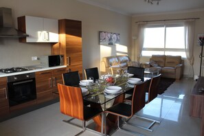 Fridge, microwave, oven, stovetop - Mellieħa Malta
Modern 2 bedroom Penthouse Apartment (Mellieha)
