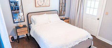 1 habitación, tabla de planchar con plancha, wifi gratis y ropa de cama