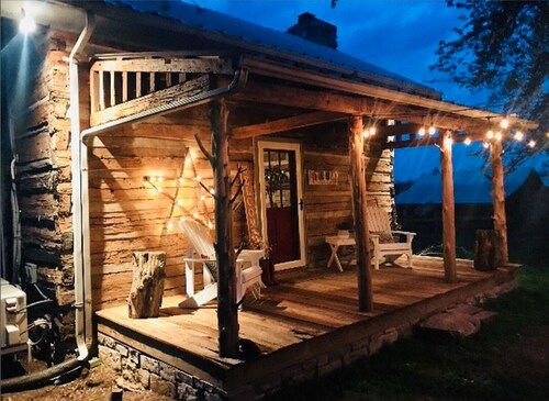 Peaceful Farm Escape. No Cleaning Fee. Pond. Horse outside your window.