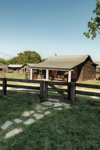 Cozy Farm Hideaway • 31 Acres • Pond • Fire Pit