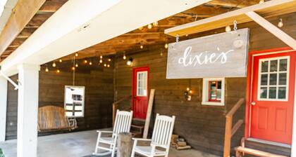 Diese Hütte ist eine von 3 Mietobjekten auf der malerischen Muletown Farm.