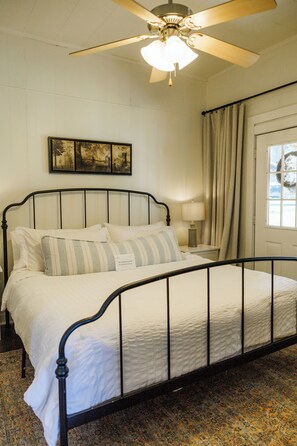 1 bedroom, iron/ironing board, free WiFi, bed sheets - Dixie’s Cottage @ Muletown Farm• Fishing Pond • Fire Pit • Horse • Sunset Views (Columbia)