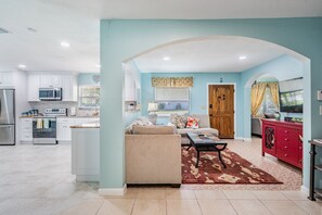 Fridge, microwave, oven, stovetop - Perfect for Families & Fun, minutes to ; Busch Gardens, Casino, Zoo, Arena, (Tampa)