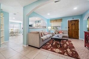 TV, Netflix, DVD player, books - Perfect for Families & Fun, minutes to ; Busch Gardens, Casino, Zoo, Arena, (Tampa)