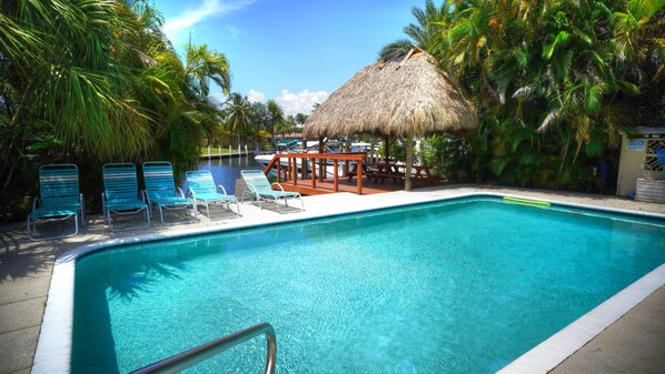 Piscina all'aperto, una piscina riscaldata