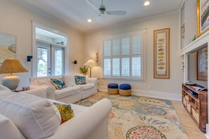 Télévision, lecteur de DVD, chaîne hi-fi