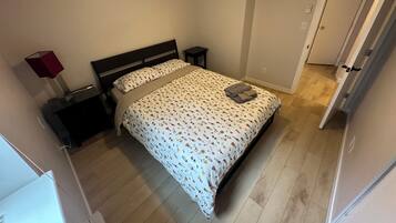 3 chambres, bureau, Wi-Fi gratuit, draps fournis