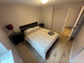 3 habitaciones, escritorio, wifi gratis y ropa de cama