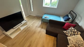 2 bedrooms, desk, free WiFi, bed sheets