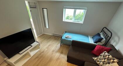 Cozy home close to downtown and Uvic