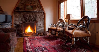 The Lehigh Cabin - Riverfront Escape- 1 mile private river