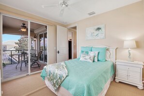 5 bedrooms, iron/ironing board, free WiFi, bed sheets - Live like a King in this spacious and private two story home. (Marco Island)