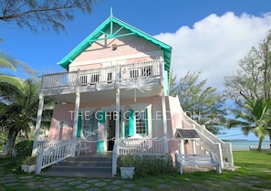 Exterior - Spacious 2BR 2BA Upstairs Designer Apartment Suite (Governor`s Harbour)