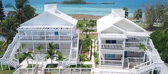 Spacious 2BR 2BA Upstairs Designer Apartment Suite