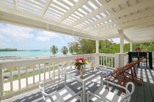 2BR 2BA à l'étage Suite Apt avec vue sur la baie, à quelques pas de la ville et des commerces