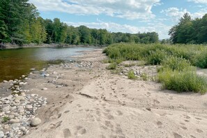 Sun loungers, beach towels - Cozy Charming cabin with mountain view, river, and high-speed Wifi. Pets allowed (Thornton)