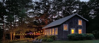 Cozy Charming cabin with mountain view, river, and high-speed Wifi. Pets allowed