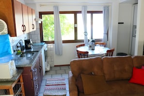 Living area - Beautiful 2-bedroom house with sea view just a few meters from the beach (Florianópolis)