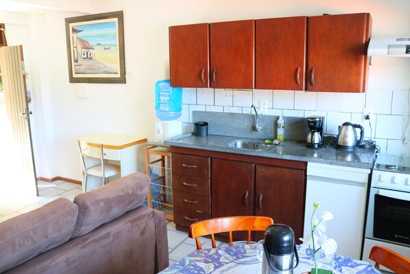 Interior - Beautiful 2-bedroom house with sea view just a few meters from the beach (Florianópolis)