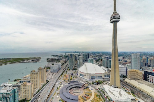 Instant Suites Penthouse 2BR Suite in ❤️ of Toronto Downtown