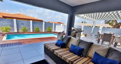 Private chef,46 sec to BEACH, Pool side massage, UTV