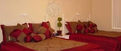 2 bedrooms, iron/ironing board, Internet, bed sheets