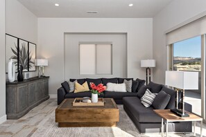 Smart TV, fireplace, DVD player, stereo - Panoramic Golf & Canyon Views - 3BR on the 18th (St. George)
