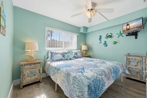 1 bedroom, desk, iron/ironing board, WiFi