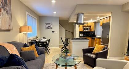 Heart of the City Group Hub • Patio • Fireplace • Parking