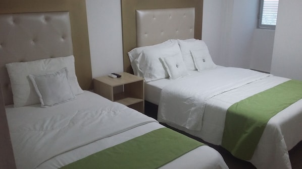 スタンダード ルーム 専用バスルーム | アイロン / アイロン台、WiFi (無料)