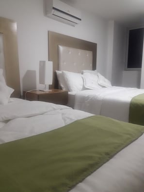 スタンダード ルーム 専用バスルーム | アイロン / アイロン台、WiFi (無料)