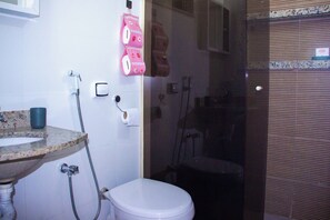 Dusche, Handtücher, Seife, Toilettenpapier