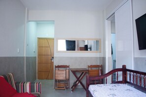 1 chambre, fer et planche à repasser, Wi-Fi, draps fournis
