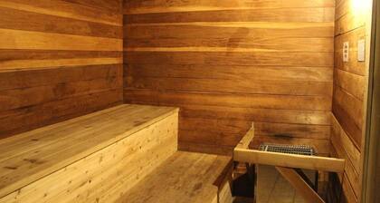 1 bed 1.25 pet friendly condo in the heart of Mammoth on shuttle route