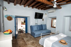 Interior detail - Gavrion's Nest - Premium Cycladic Studio (Andros)