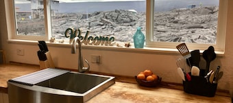 HomeOnTheLava~ Ocean & Volcano Views ~Sleeps 8 ~ Momma’s Oasis