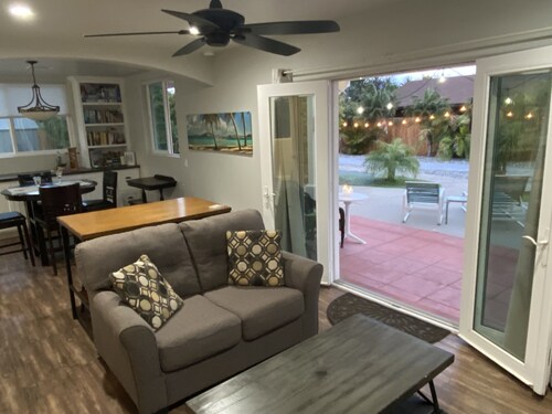 Relaxing, Romantic, and Fun!  Private, Quiet, and Less than a mile to the Ocean!