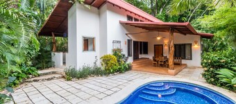 Perfect cozy family home. Location, pool, patio.
