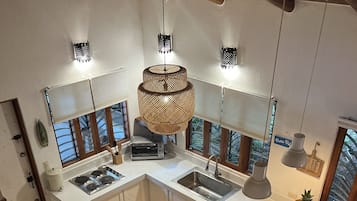 Fridge, microwave, oven, coffee/tea maker